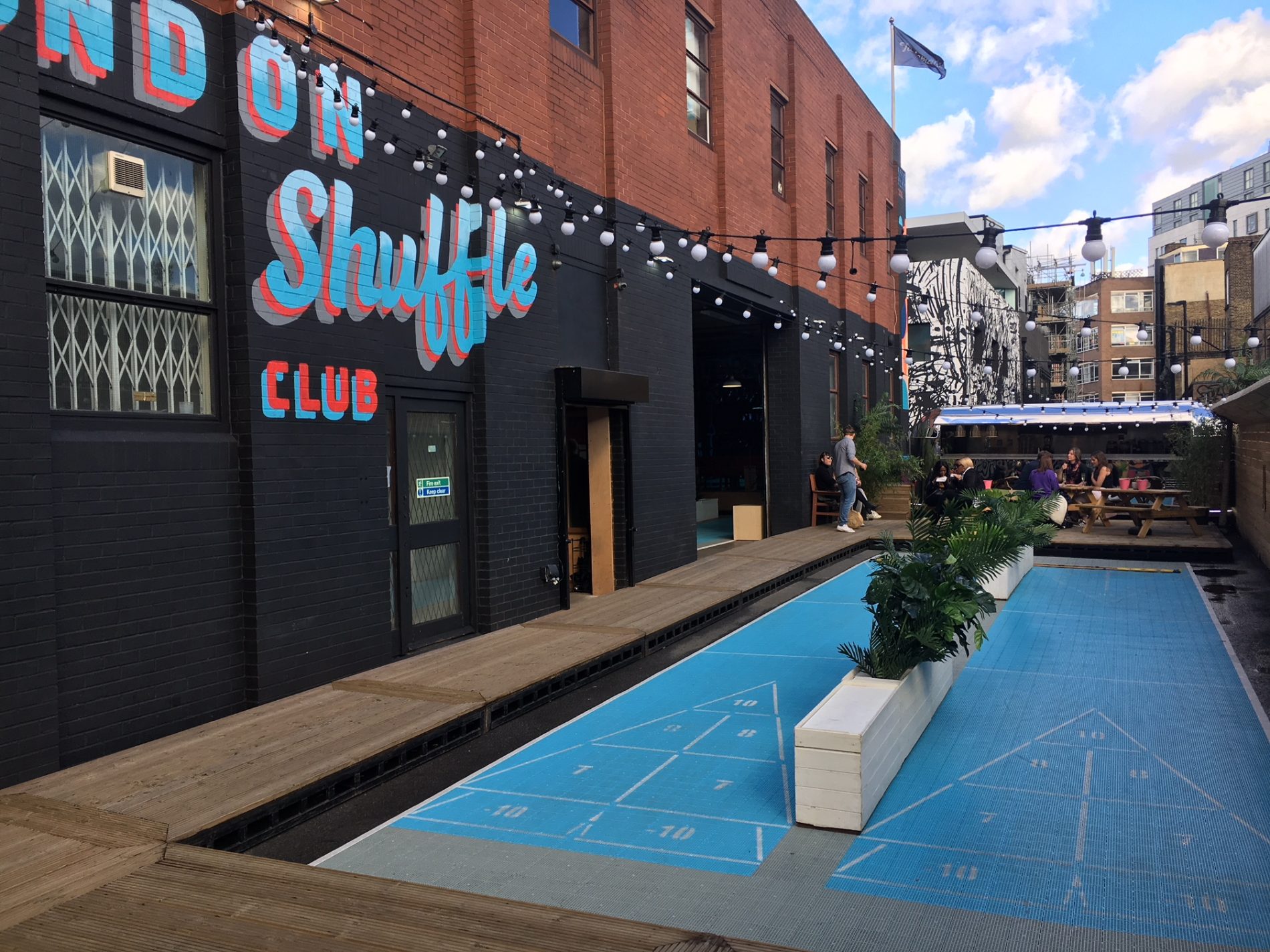 Shuffleboard & brunch? I'm in! Review of London Shuffle Club