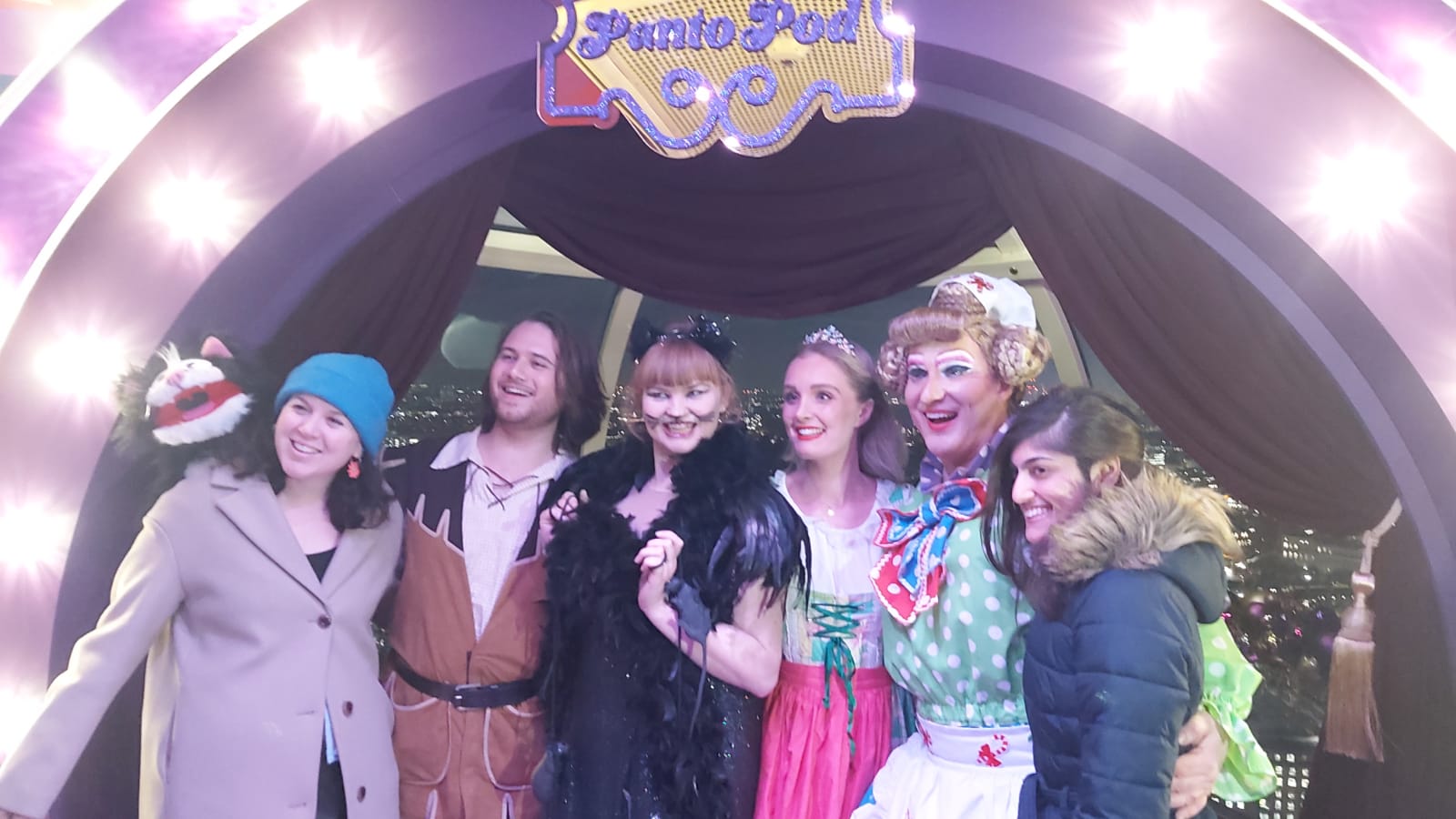 panto-in-the-pod-christmas-panto-pod-on-the-london-eye